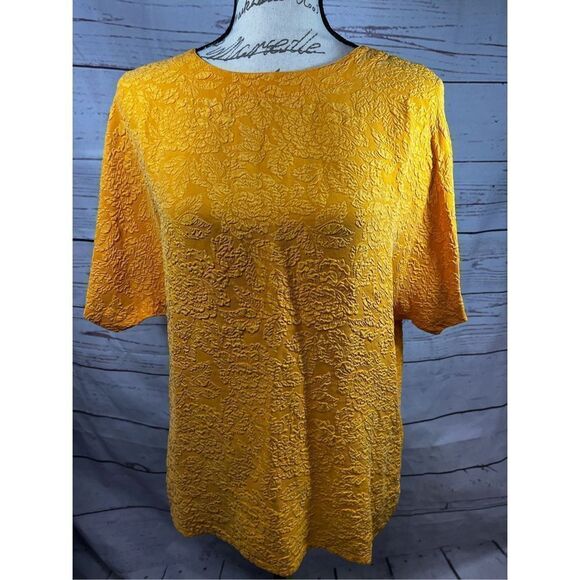 Fiji Sport Tops - Fiji Sport 100% silk large yellow short sleeve blouse -‎ 2350